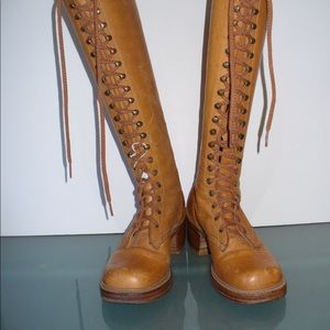 Vintage 1970s Bort Carleton leather tan lace up campus boots.